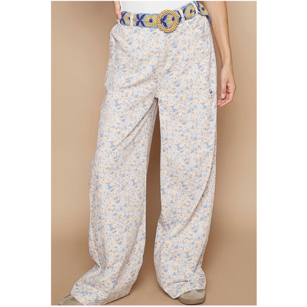 BB211. NWT POL Wide Leg Almond/Blue Floral Jeans